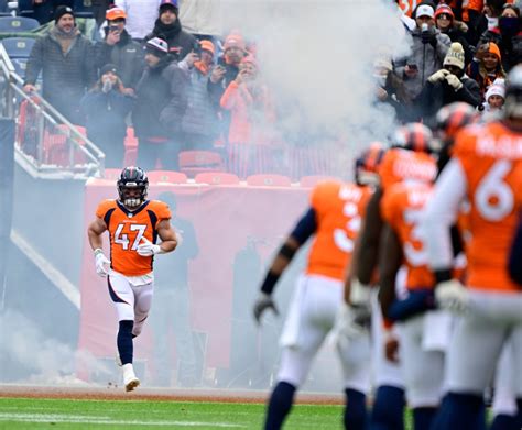 Broncos roundtable: Did Denver do right thing by standing pat at trade deadline?